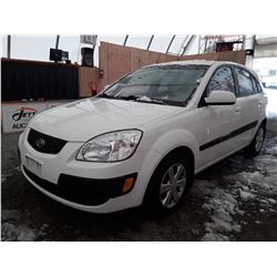 B6A --  2007 KIA RIO 5 , White , 157998  KM's