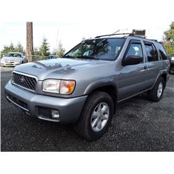 L2 --  2001 Nissan Pathfinder LE , Silver , 275233  KM's
