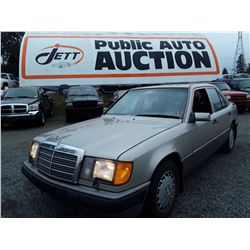 L6 -- 1991  MERCEDIES 300E, Sedan, 135942 kms
