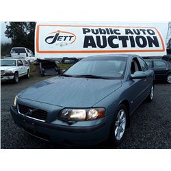 D5 --  2002 VOLVO S60 , Green , 159515  KM's