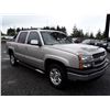 Image 2 : F5 --  2005 CHEVROLET AVALANCHE , Grey , 335381  KM's