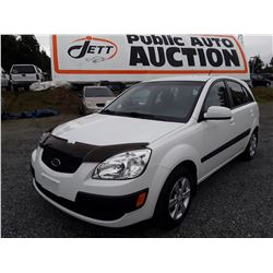 D3  --  2008 KIA RIO 5 , White , 163250  KM's