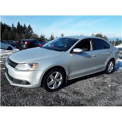 F5 --  2011 VW JETTA TDI , White , 97326  KM's
