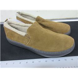 New Mossimo Mens Slippers Genuine Suede non marking sole size 11