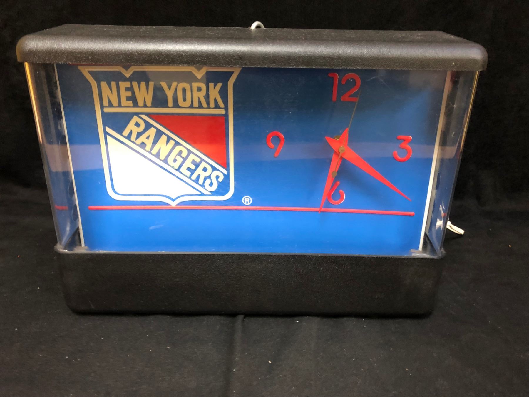 VINTAGE NY RANGERS MANTLE CLOCK (WORKING)