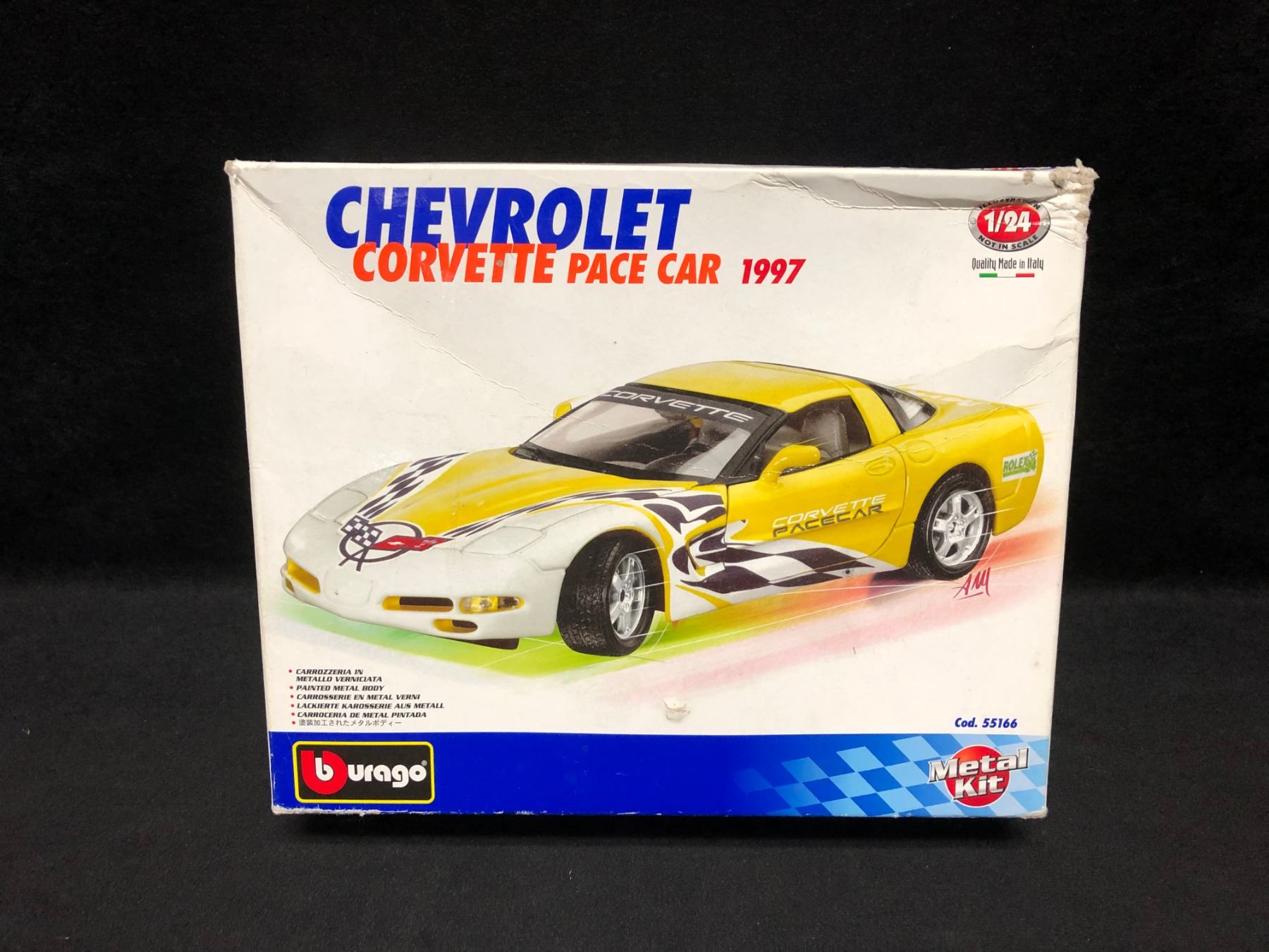 Bburago 1/24 1997 Chevrolet Corvette Pace Car 1/24 Metal Model Kit