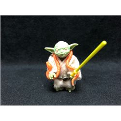 1970'S KENNER STAR WARS ACTION FIGURE YODA WITH AUTHENTIC WEAPON AND SNAKE ( MINT)