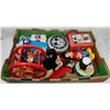 Image 1 : LARGE FLAT OF VINTAGE MICKEY MOUSE COLLECTIBLES
