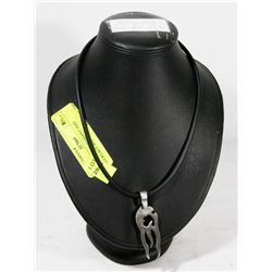 HOT WHEELS PENDANT AND NECKLACE SET