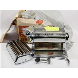 VINTAGE GRAZIA AND MARACTO PASTA ROLLER IN