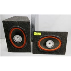 LOT OF 2 MATCHING THUMPER SPEAKERS IN CAR BOXES