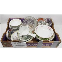 ESTATE FLAT OF ASSORTED GLASSWARE AND SERVING