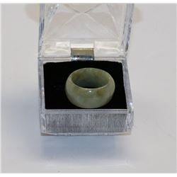JADE RING - APPROX SIZE 8.5