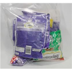 8 BAGS OF TEMPTATIONS CAT TREATS