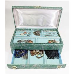 LARGE ESTATE LADIES VINTAGE JEWELRY BOX AND