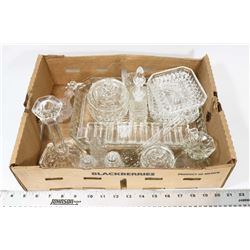 FLAT FULL OF GLASS AND CRYSTAL WARE