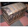 Image 2 : ANTIQUE HUMPBACK TRUNK WITH EMBOSSED GILT &