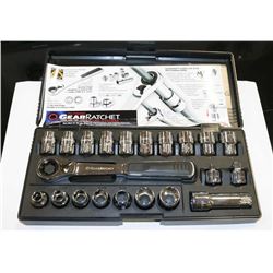 146) ULTRA PRO GEAR RATCHET SET.