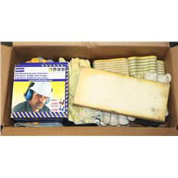 118) BOX OF ASSORTED WORK GLOVES.