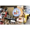 Image 1 : ESTATE PALLET OF MISC HOUSEHOLD ITEMS