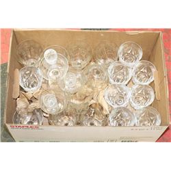 ESTATE BOX OF CRYSTAL GLASSWARE.