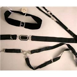 A GROUP OF EDWARDIAN WHITE GOLD, OLD EUROPEAN AND ROSE DIAMOND MOUNTS FITTED TO BLACK VELVET, RIBBON