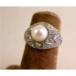 A PLATINUM DIAMOND AND PEARL RING