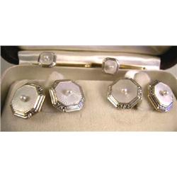 A 14K YELLOW GOLD AND PLATINUM DRESS SET