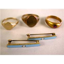 A YELLOW GOLD HORSE HEAD STICK PIN