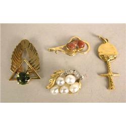 A 14K YELLOW GOLD, DIAMOND AND PEARL PENDANT