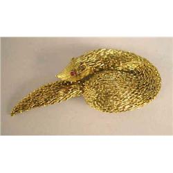A TIFFANY & CO. 18K YELLOW GOLD MINK FORM BROOCH