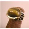 Image 1 : A GENTLEMEN’S YELLOW GOLD AND TIGER EYE RING