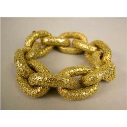 A TIFFANY & CO. 18K YELLOW GOLD HEAVY LARGE LINK BRACELET