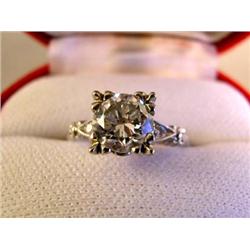 A 14K WHITE GOLD ENGAGEMENT RING