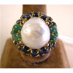 A 14K YELLOW GOLD CABOCHON EMERALD SAPPHIRE DIAMOND AND PEARL RING