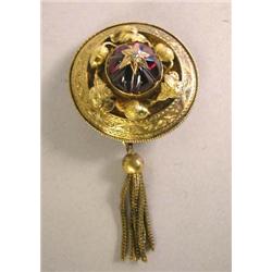 A GOLD VICTORIAN MEMORIAL PIN WITH GARNET CENTER STONE