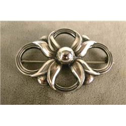 A GEORG JENSEN STERLING SILVER PIN