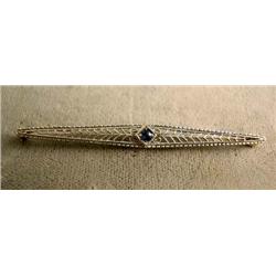 A 14K WHITE AND YELLOW GOLD PIN WITH CENTER SAPPHIRE