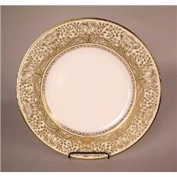 A SET OF TWELVE MINTON’S PORCELAIN DINNER PLATES