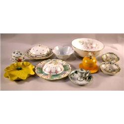 A GROUP OF ASSORTED TABLE ARTICLES