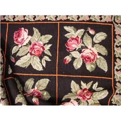 A FLORAL DECORATED HOOKED RUG
