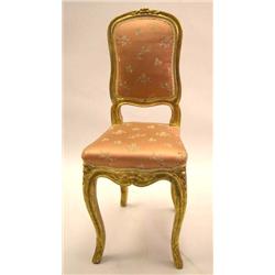 A LOUIS XV STYLE CARVED GILTWOOD CHAISE