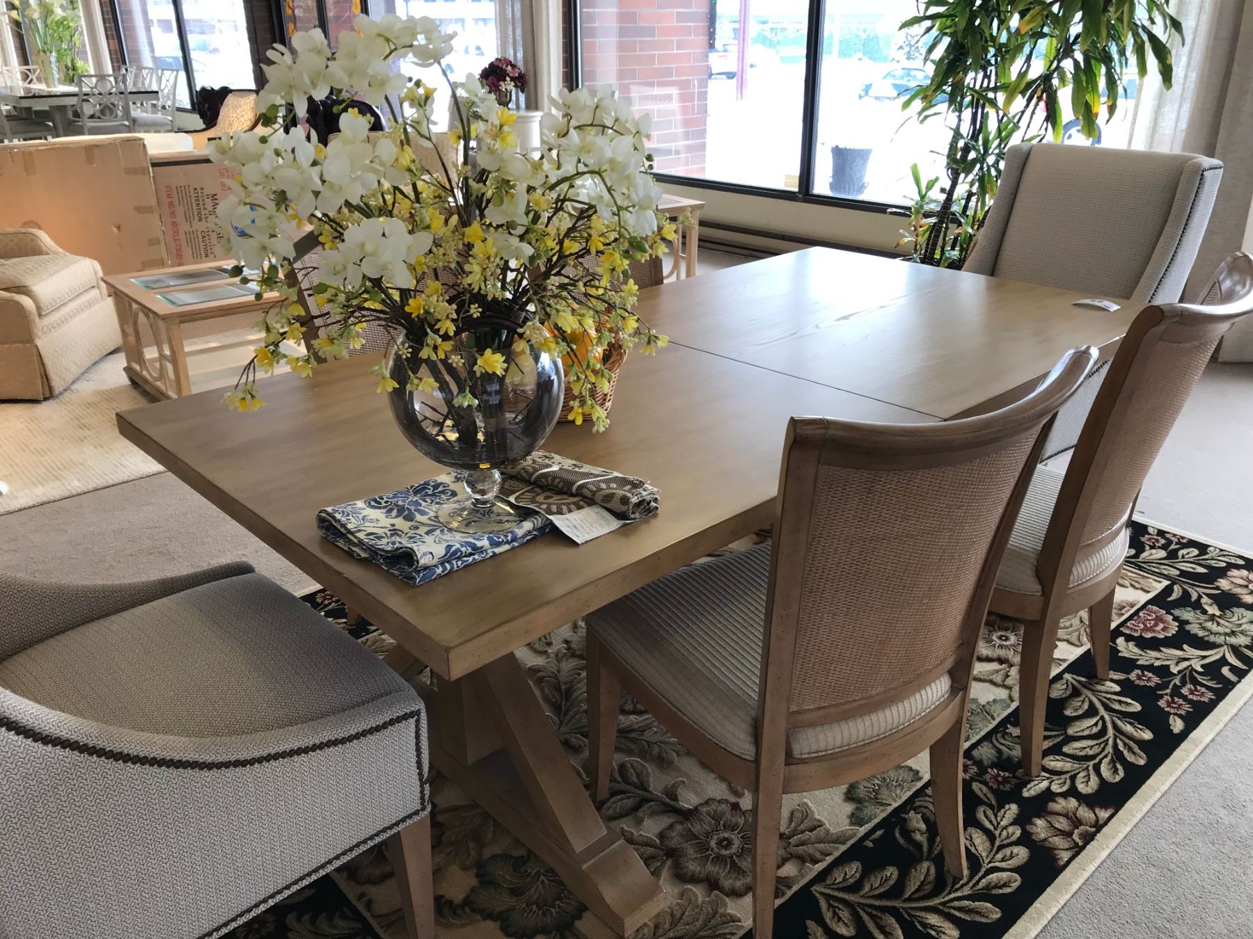 LEXINGTON ASH BIRCH DINING ROOM TABLE SET WITH 2 HOST CHAIRS, 4 SIDE ...