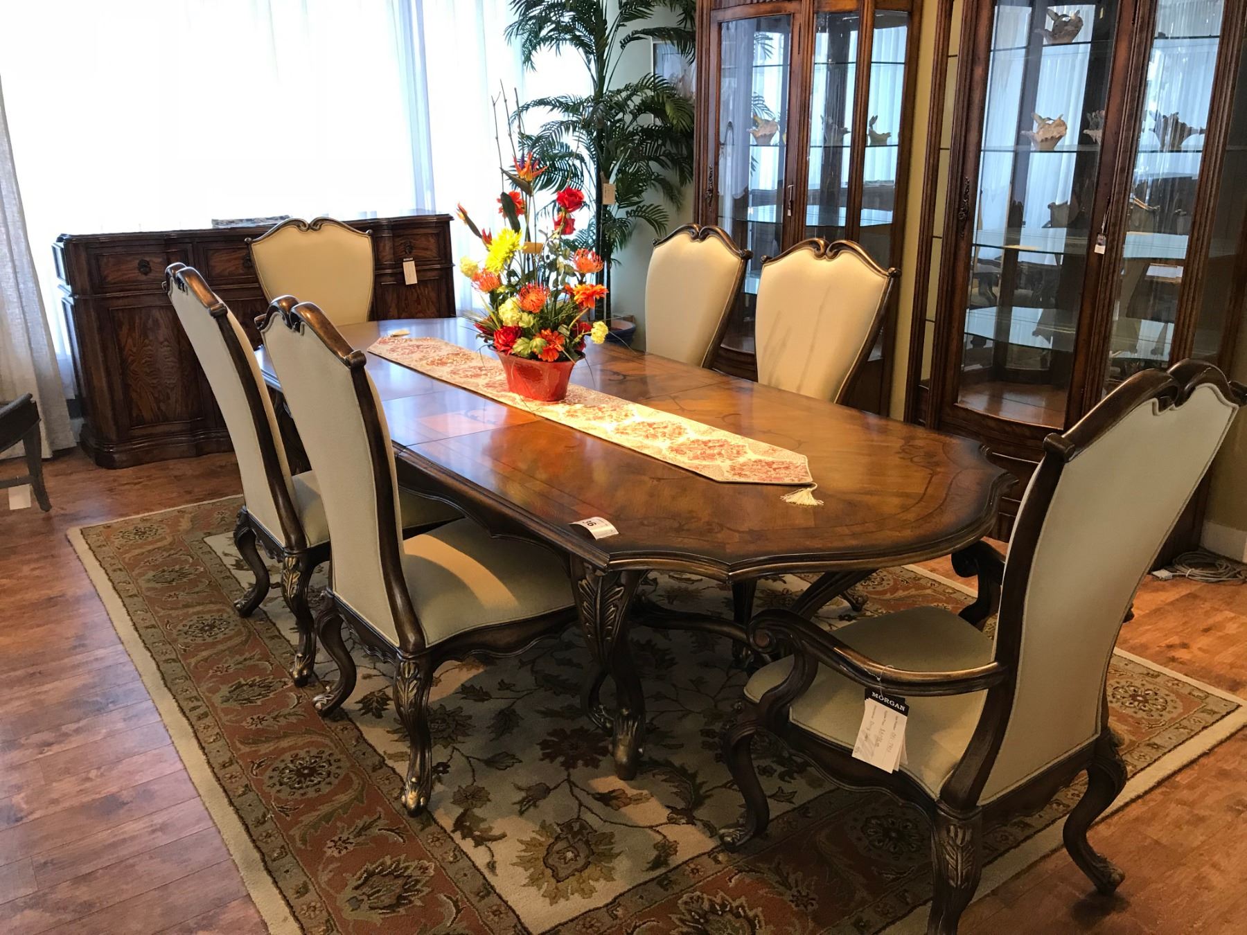 FORMAL DINING ROOM SUITE INCLUDING 4 SIDE CHAIRS, 2 ARM CHAIRS, TABLE