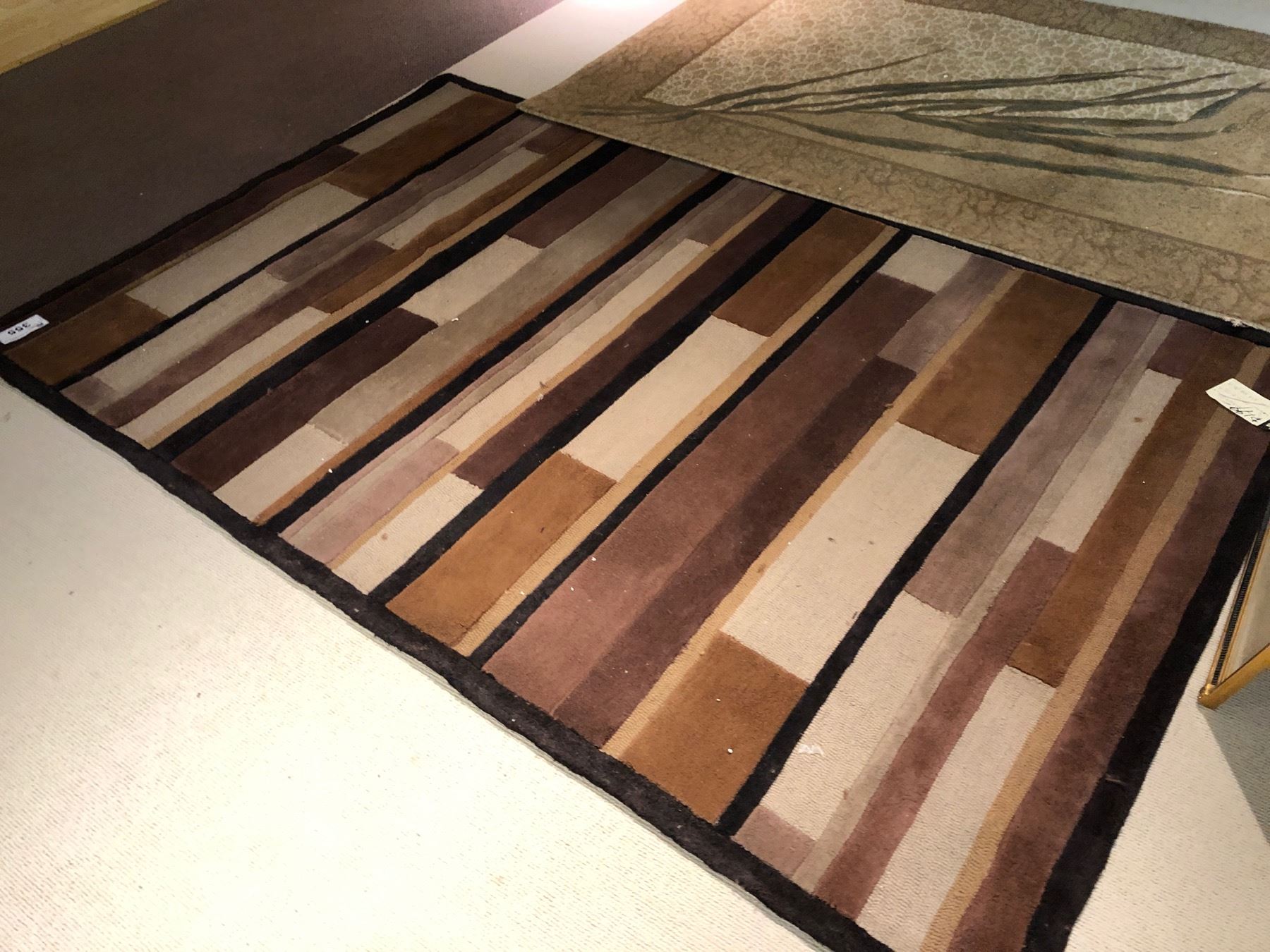 APPROX. 5' X 8' BROWN RECTANGULAR PATTERN AREA RUG - Able Auctions