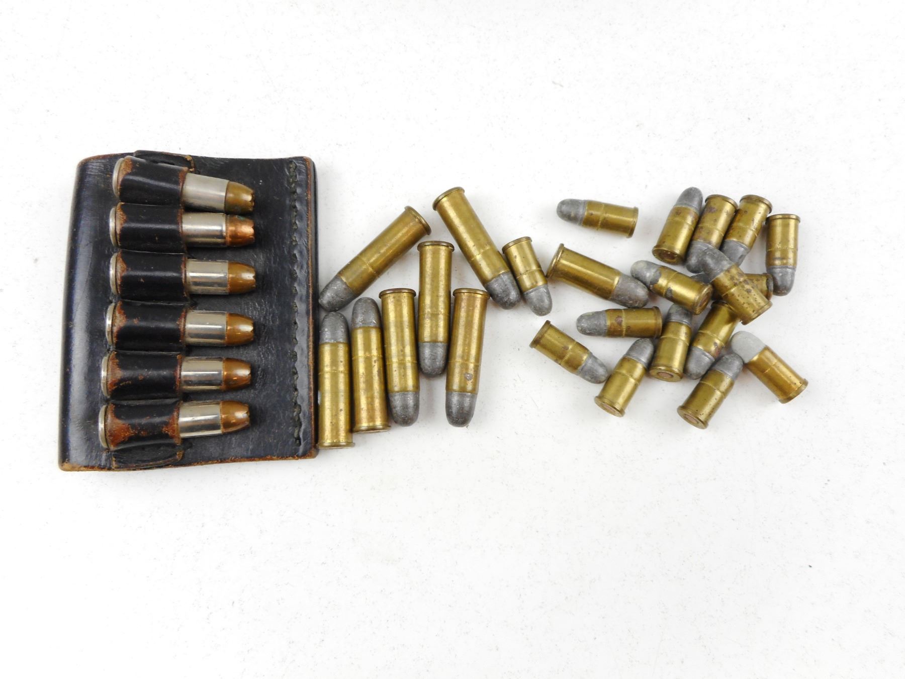 Assorted 38 Special 32 S W Including Leather Ammo Clip Assorted 38 Special 32 S W Including Leather Ammo Clip