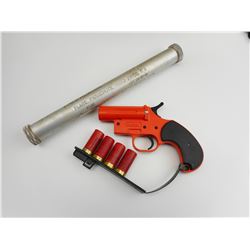 FLARE GUN AND FLARES