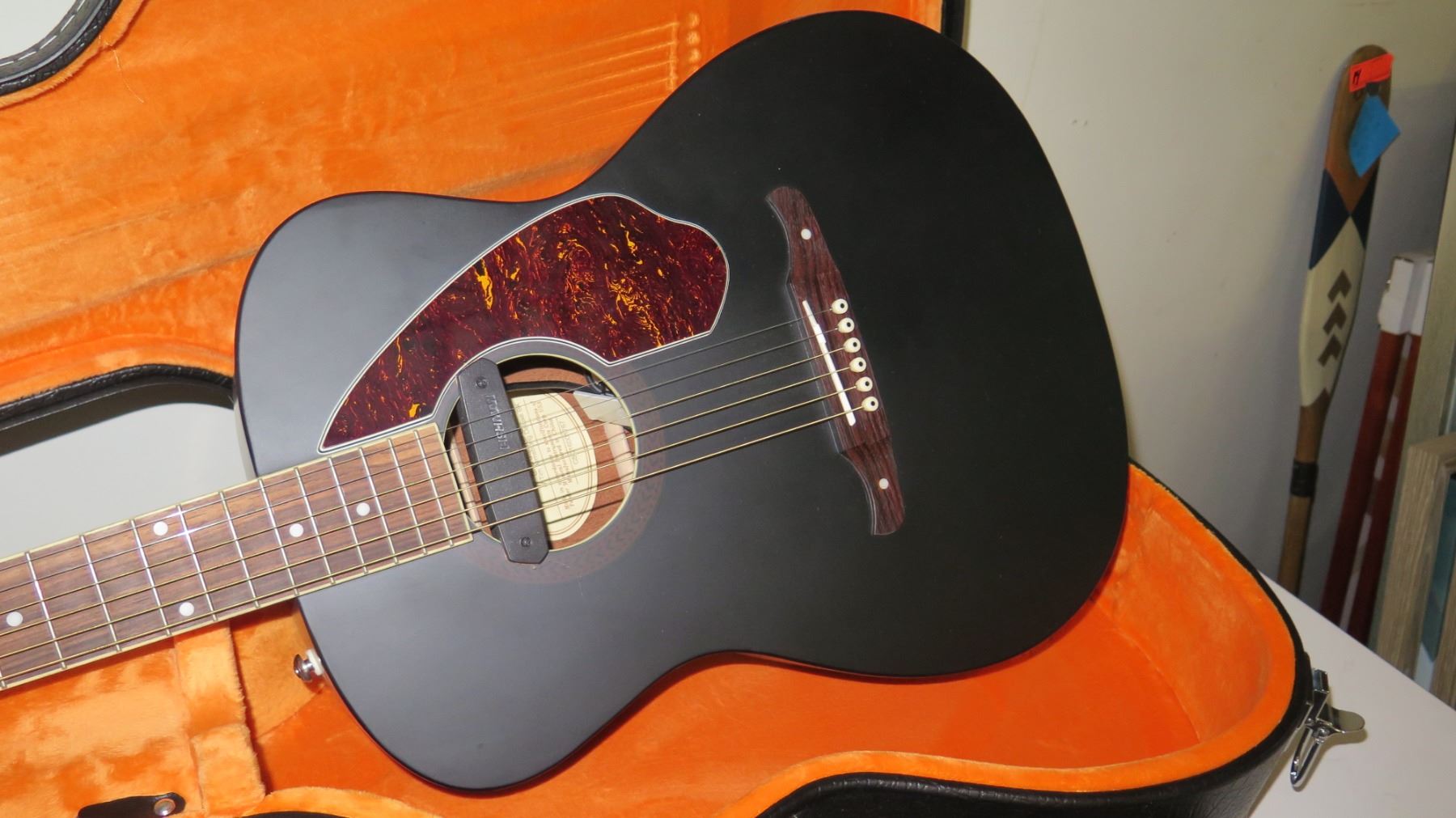 Fender Tim Armstrong Deluxe BK Guitar w/ Case - Oahu Auctions Fender Tim Armstrong Deluxe BK Guitar w/ Case - Oahu Auctions