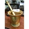 Image 1 : VINTAGE BRASS MORTAR AND PESTLE