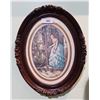 Image 1 : VINTAGE PRINT IN OVAL CARVED WOOD FRAME
